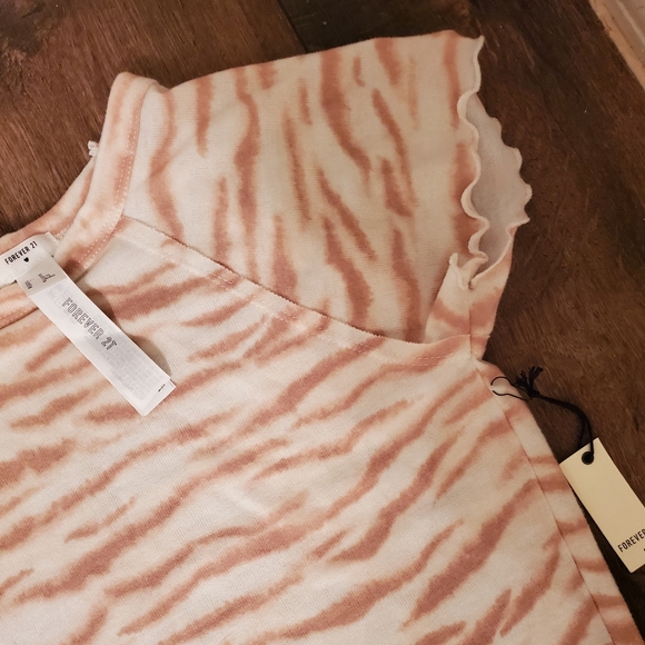 Forever 21 Crop Tee - Picture 4 of 4